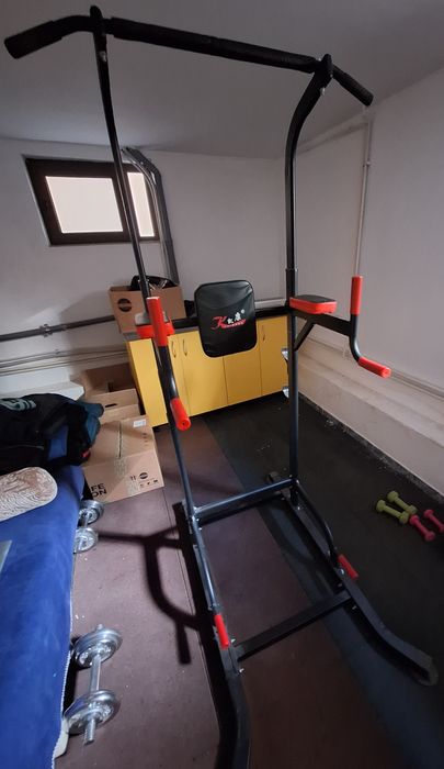 aparat multifunctional cu bara de tracțiuni