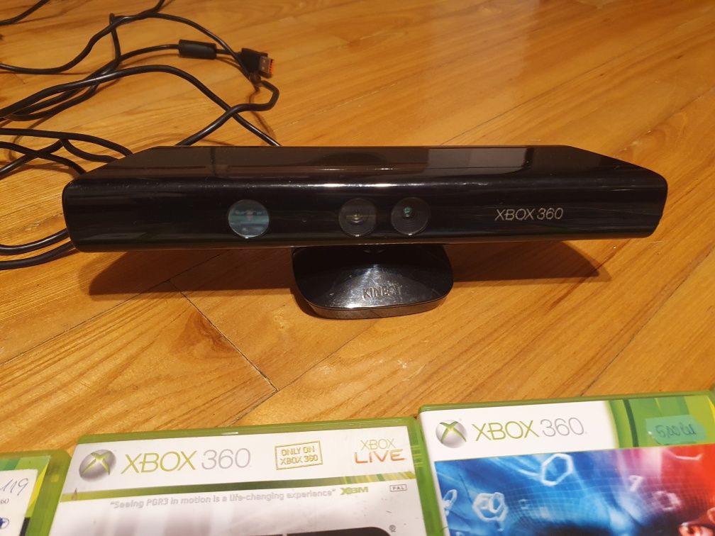 Xbox 360, 2 controllere si 21 de jocuri si kinect