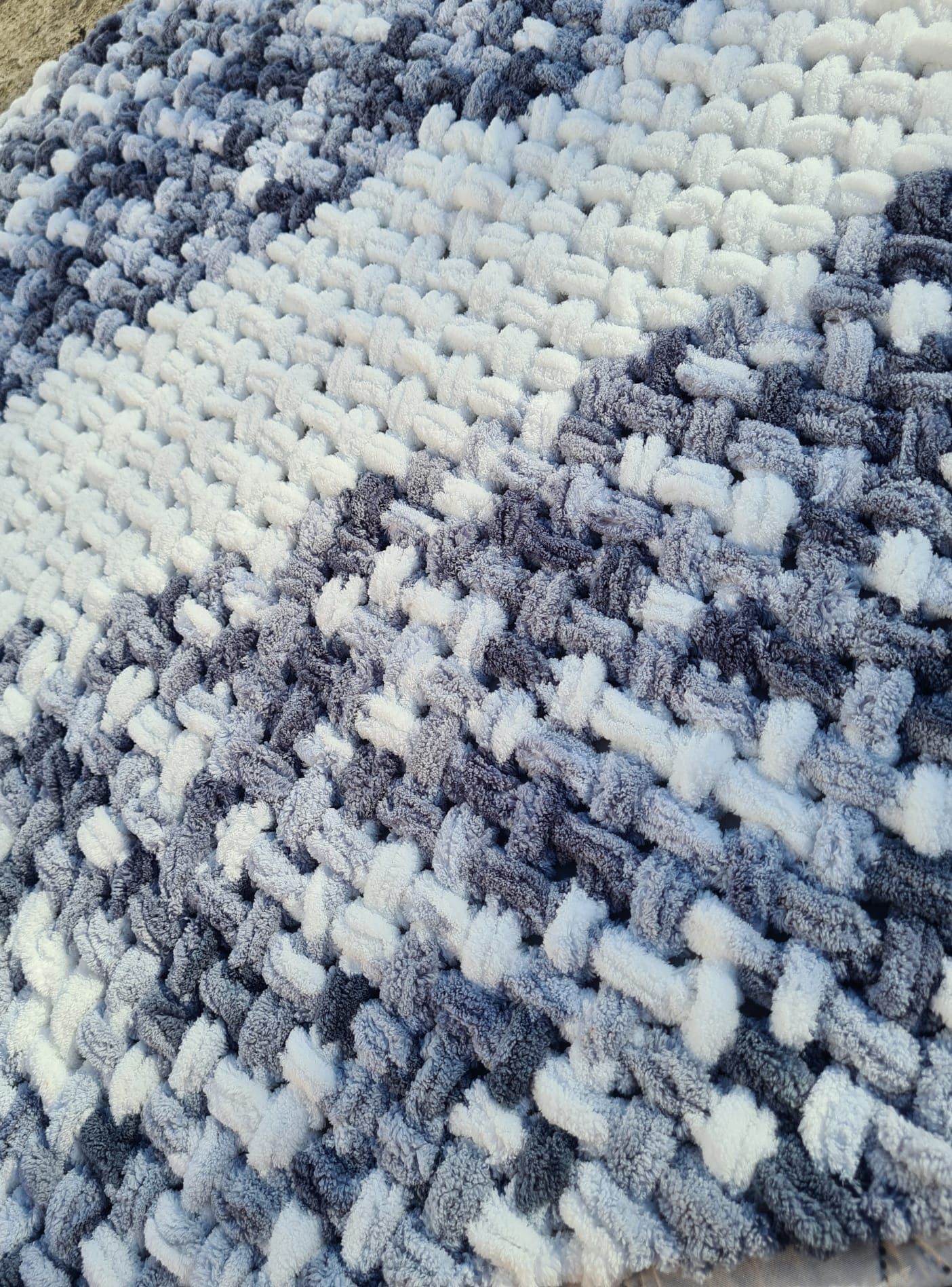 Ръчно плетени комплекти и одеяла