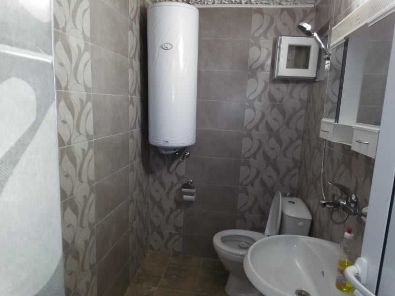 Дава се под наем Едностаен апартамент в Бургас, Център - 20 кв.м за 153 € - Снимка #4