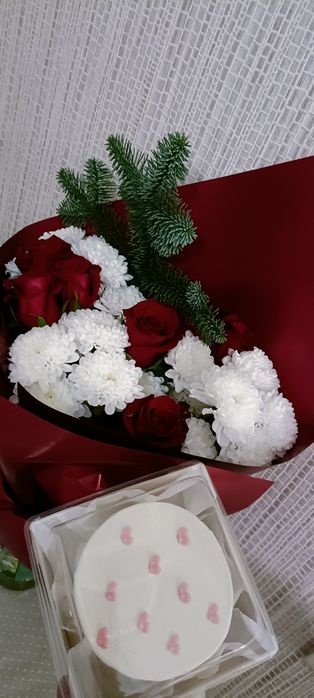 Букет цветов + тортик бенто