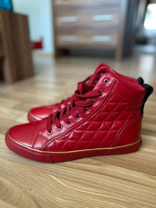 Adidasi piele GUESS marimea 43.