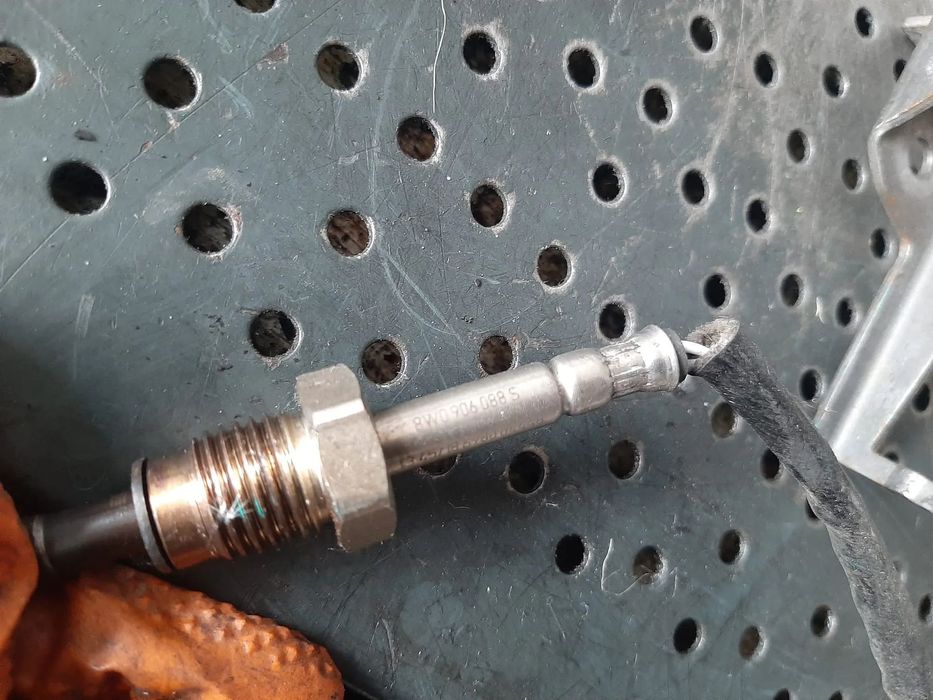 senzor temperatura gaze evacuare 2.0 tdi audi a4 b9 8w 8w0906088s