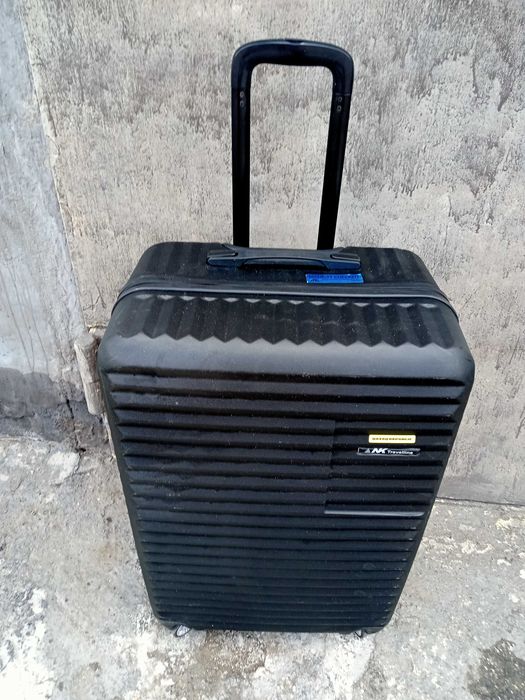 чемодан размер 68-46-30 см.