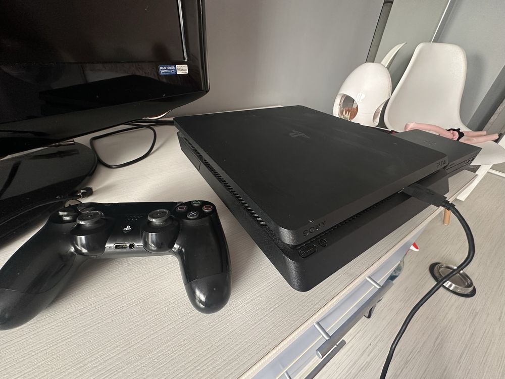 PlayStation 4 {1tb]
