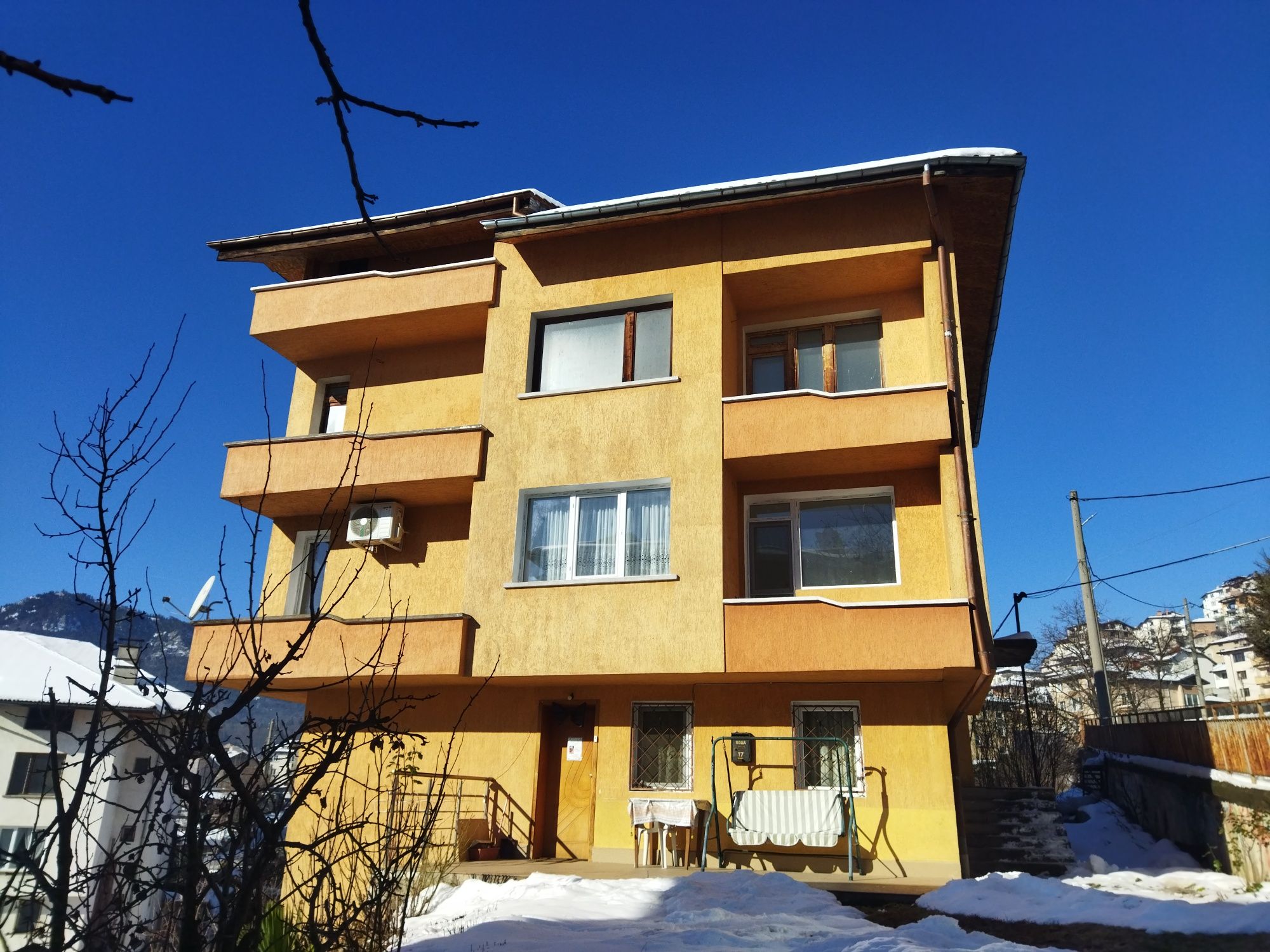 Продава панорамен етаж от къща в гр.Смолян
