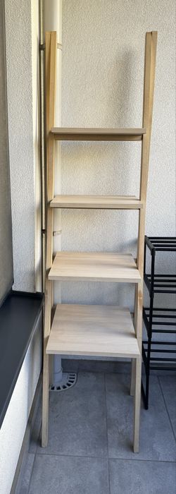 Продавам етажерка тип стълбичка / рафт за книги и декорация