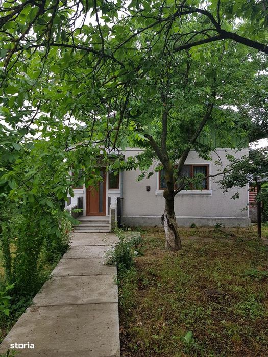 Casă de vânzare – 6 camere, 2000 mp teren, zona verde – Bilciurești