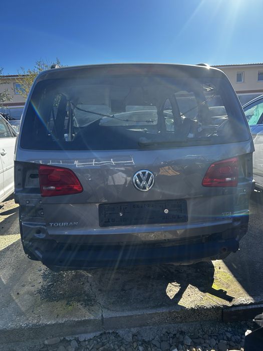 Haion cu lunetă Volkswagen Touran 2012
