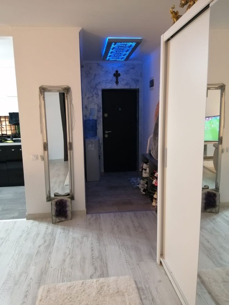 Persoana fizica,vand apartament in Floresti