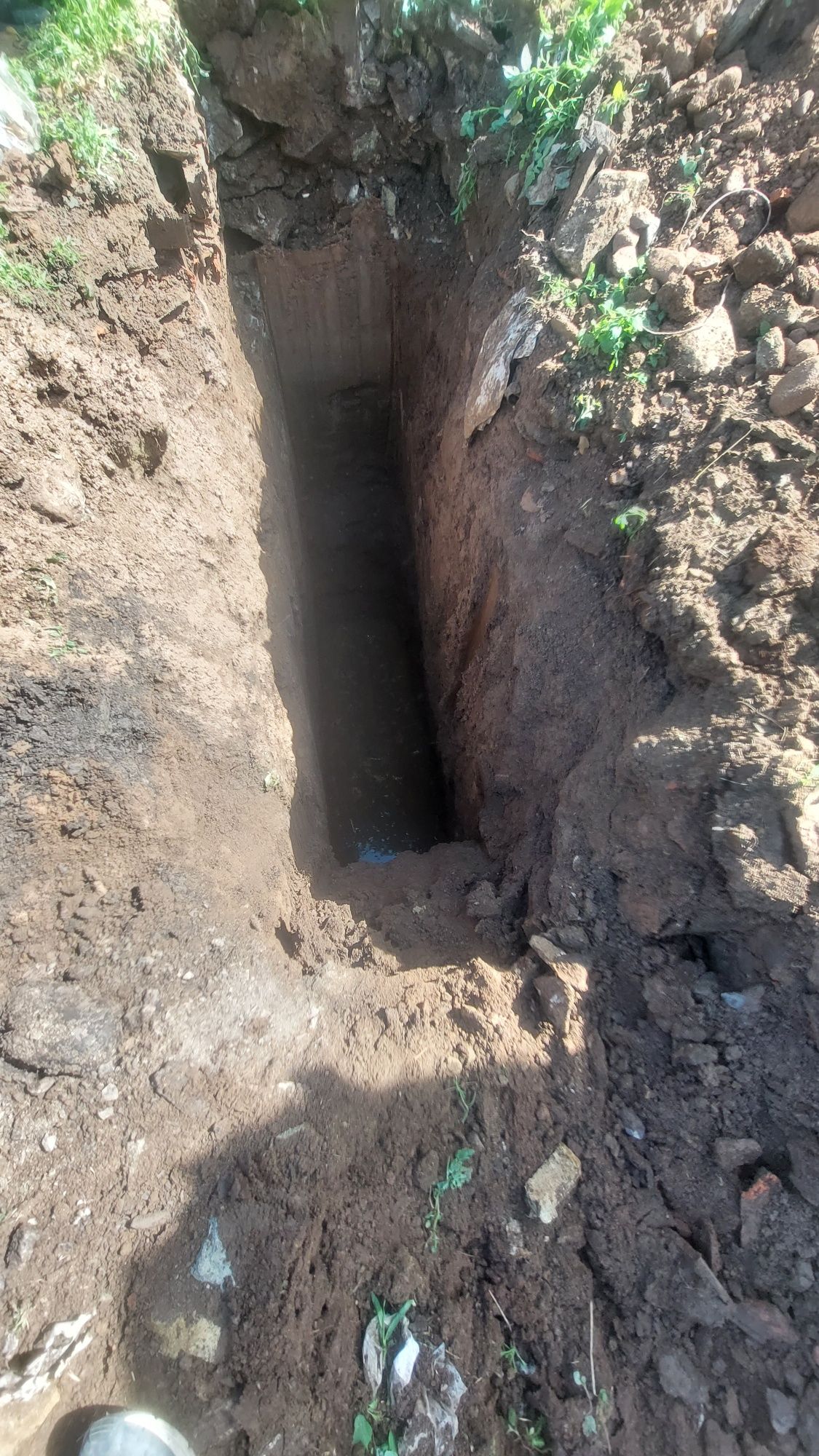 Услуги с фугорез, комбинирани багери и камион четириос самосвал