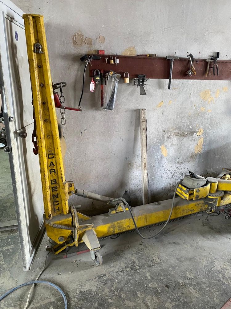 Stand,elevator indreptat caroserii