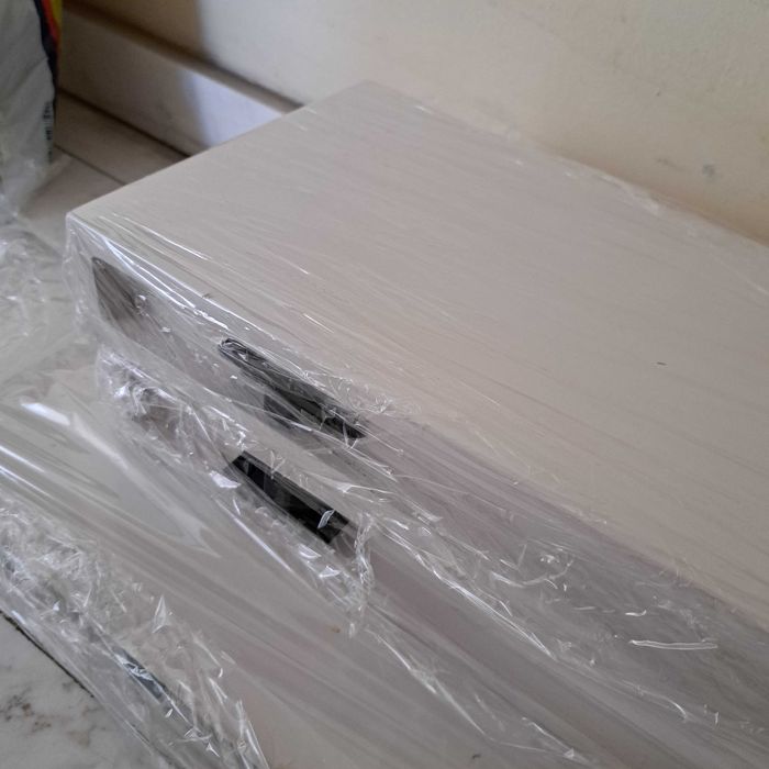 Бели  рафтове MDF