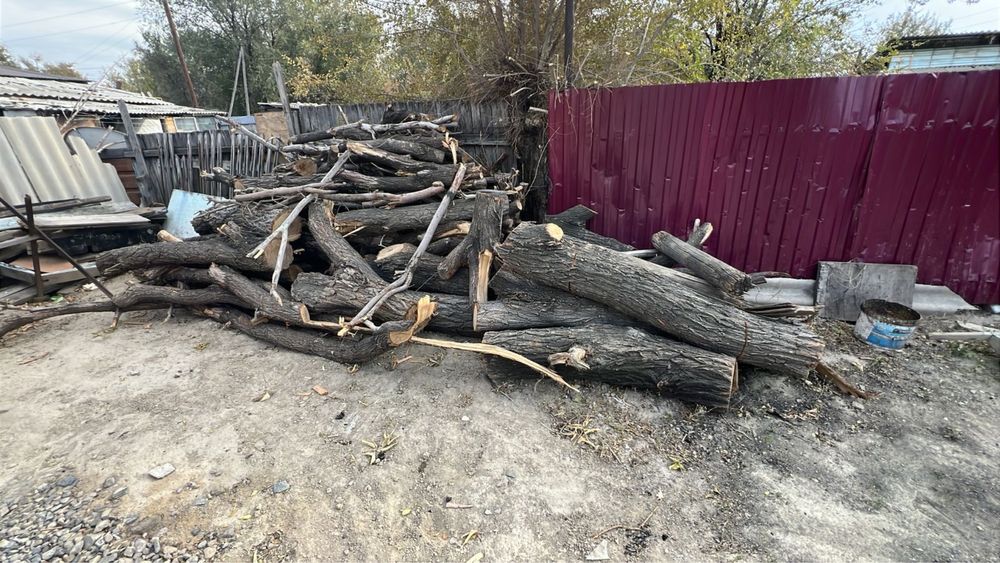 Продам дрова и платье