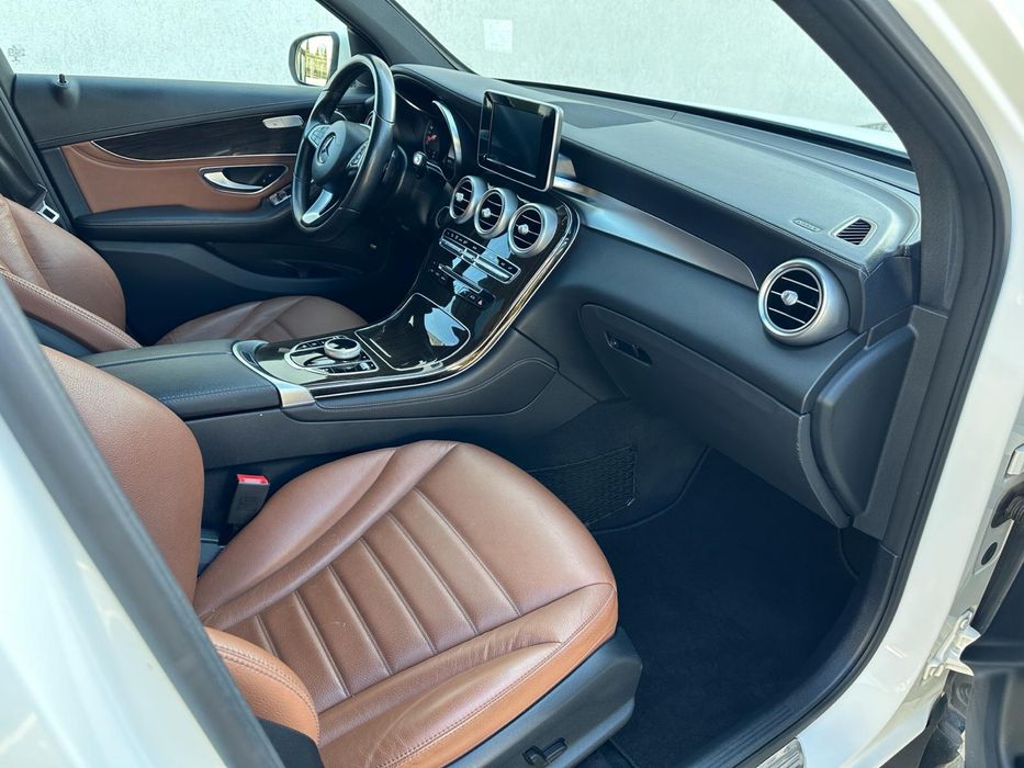 Mercedes GLC 250 • 204CP • 4x4 • 2016 • Interior deosebit • Proprietar