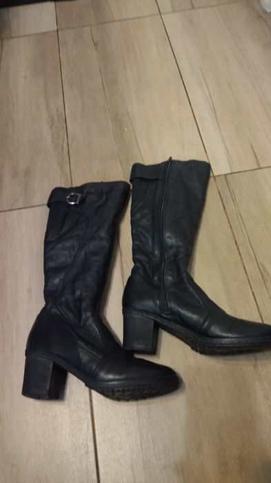Дамски ботуши обувани няколко пъти!Естествена кожа, топли и удобни !