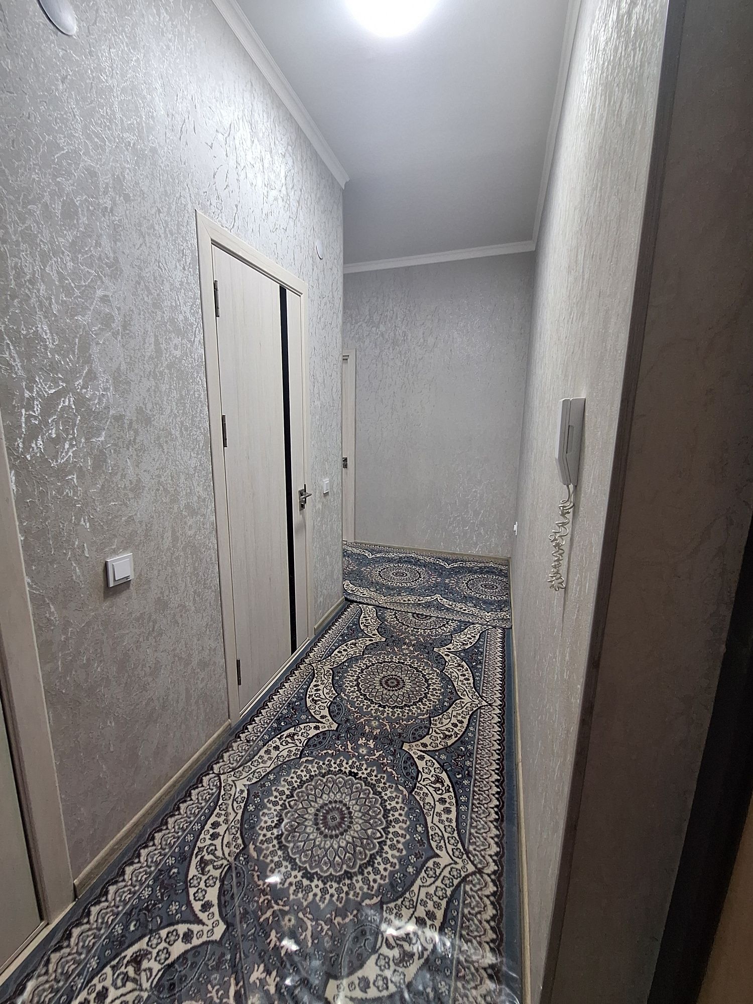 Зур холатдаги квартира сотилади