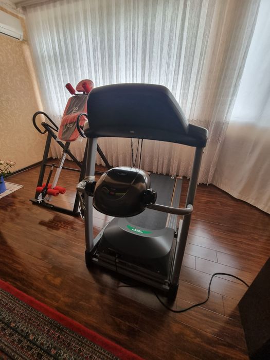 Беговая дорожка в очень хорошим состоянием