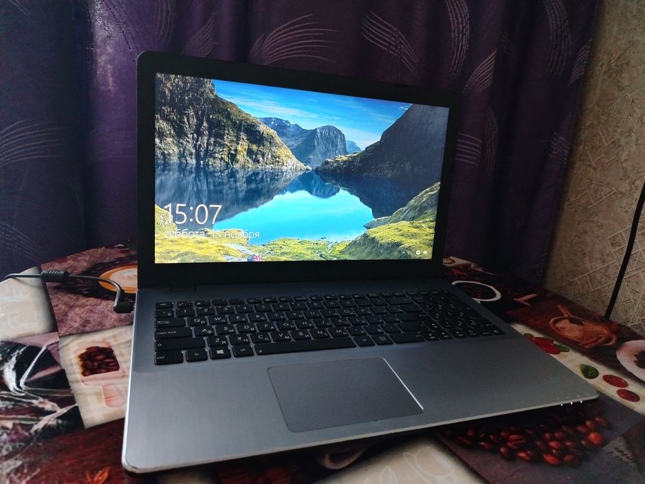 Продаю ноутбук Asus X542U
