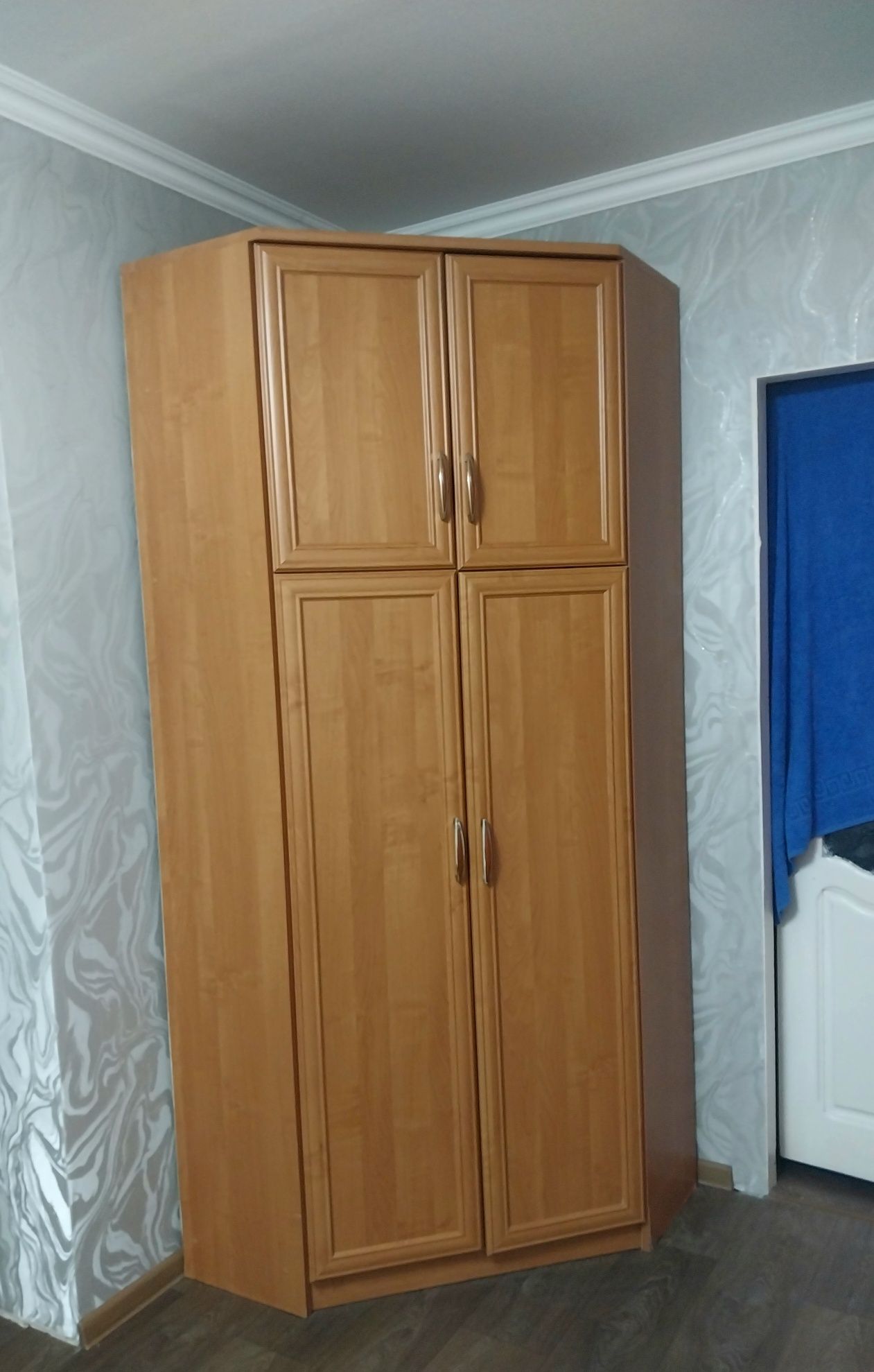 Продается угловой шкаф