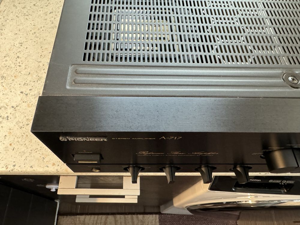 Pioneer A 717 качествен стерео усилвател