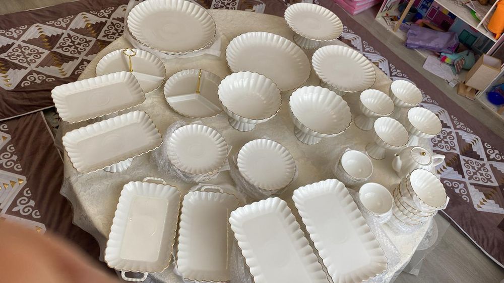 Посуточно стол круглый на 12 гостей