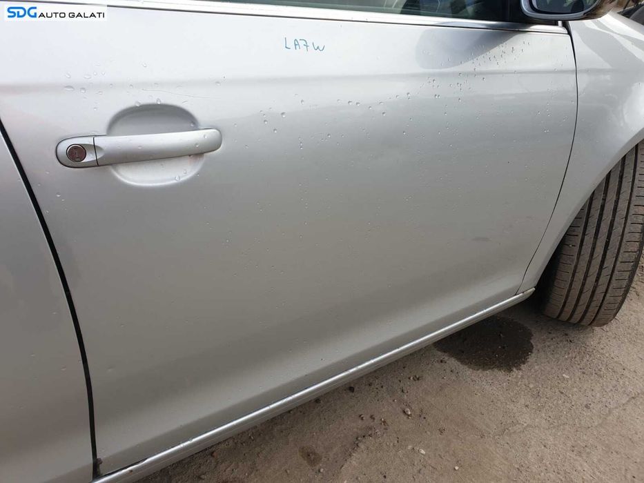 Usa Usi Portiera Portiere Dreapta Fata Dezechipata cu Defect Culoare LA7W Volkswagen Jetta 2006 - 2011 Cod pdfdcdg6b1