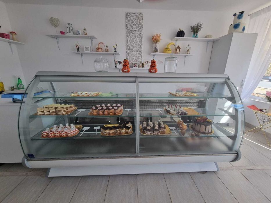 Vitrina pentru prajituri profesionala