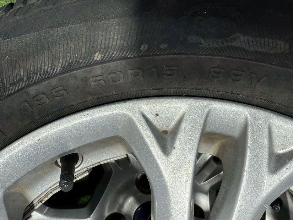 JANTE FORD R15 / 4x108 / B-MAX ZETE 2013 / 195/60 R15 88V / 6JX15 / 2238313 / + CAUCIUCURI (X3)