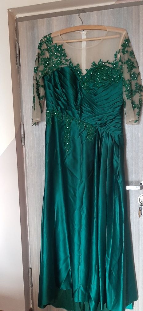 Vând rochie de ocazie/elegantă verde smarald