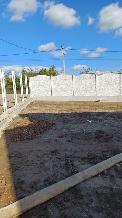 Gard din beton plăci și stâlpi