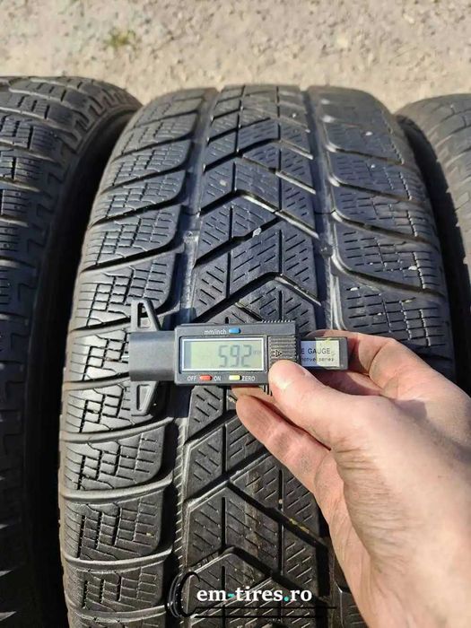SET 4 Anvelope Iarna 235/60 R17 PIRELLI Winter Scorpion 106H