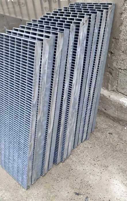 Vând trepte zincate