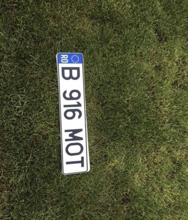 Placute auto numere auto distantate sau normale ornamentale