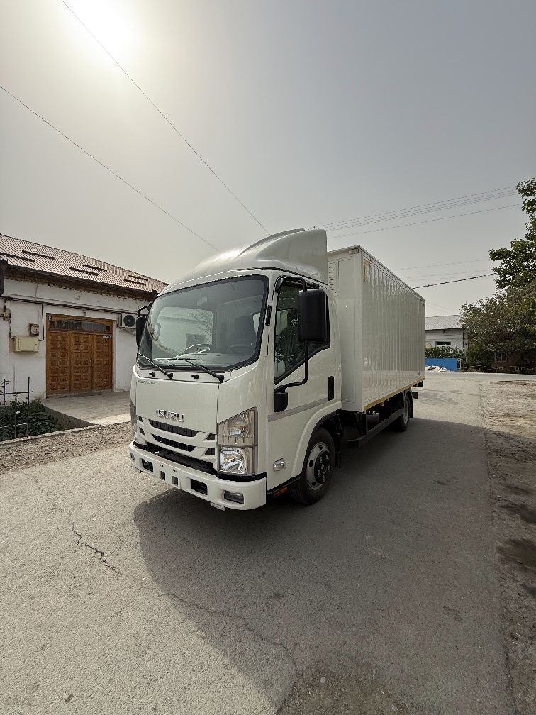 Isuzu furgon NMR  77H 2tonn