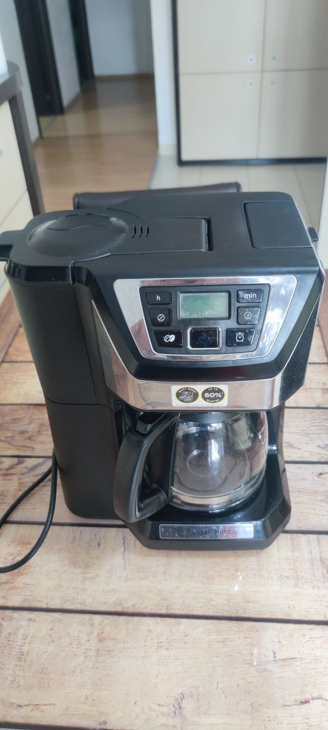 Cafetiera cu rasnita Russell Hobbs