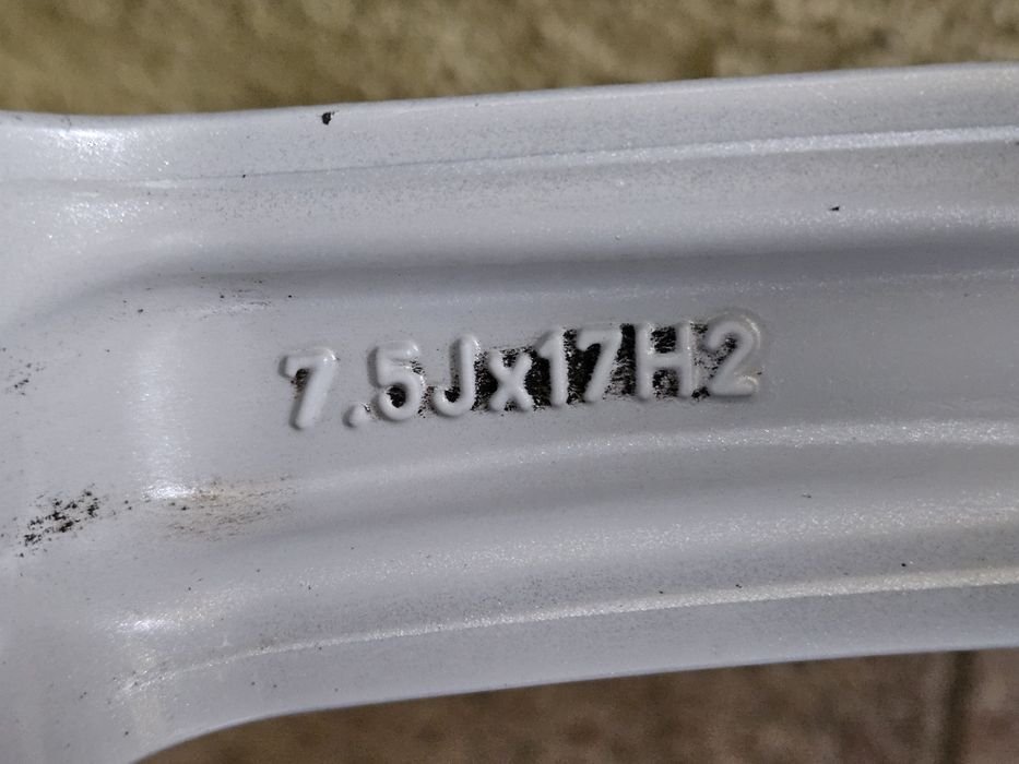 Vând sau schimb  jante  Platin 17' echipate cu anvelope M+S!