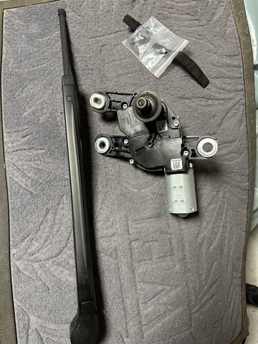 Моторче задна чистачка + рамо от Skoda Superb 2015-2024