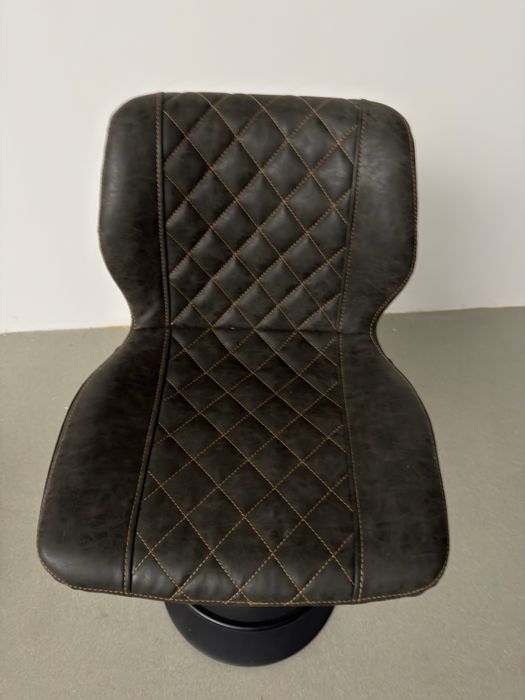 Vand scaun bar, masuta rosie