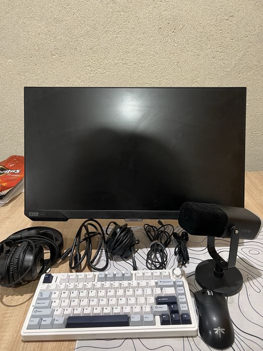 Срочно продаю девайсы( мышка, клавиатура, монитор, наушники, микрофон)