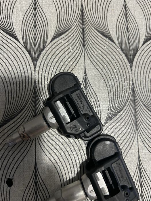 4 броя оргинални мерцедес цензорни винтили