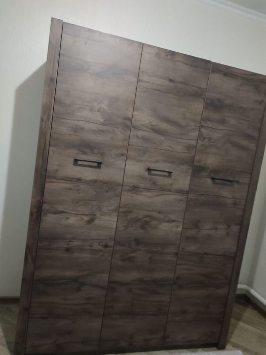 Диван угловой, шифонер, прихожка, умывпльн к