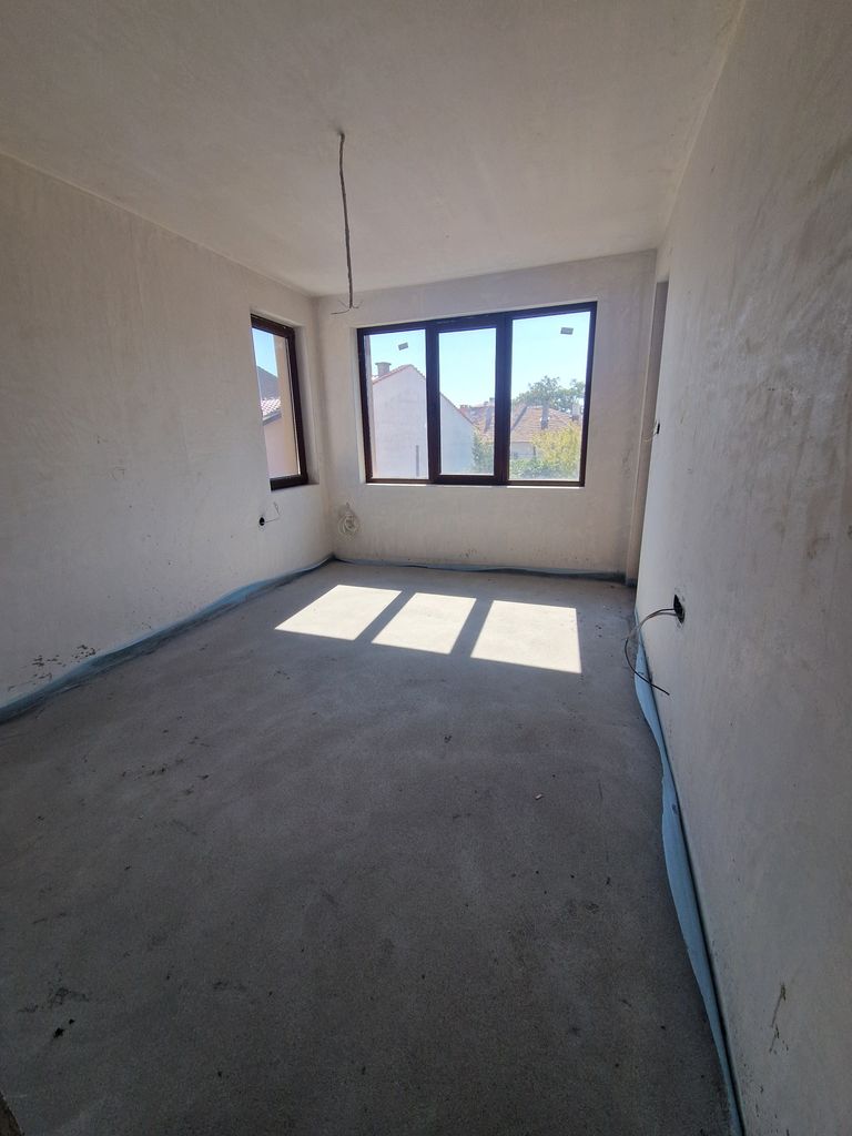 Продава се Тристаен апартамент в Свиленград - 96 кв.м за 1063 €/кв.м - Снимка #10