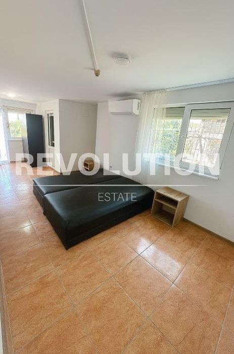 Дава се под наем Двустаен апартамент в Варна, Левски - 20 кв.м за 200 € - Снимка #4