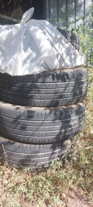 Продам покрышки 235/55R19 101H