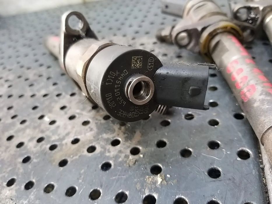 Injector 1.6 tdci ford focus 2 0445110259