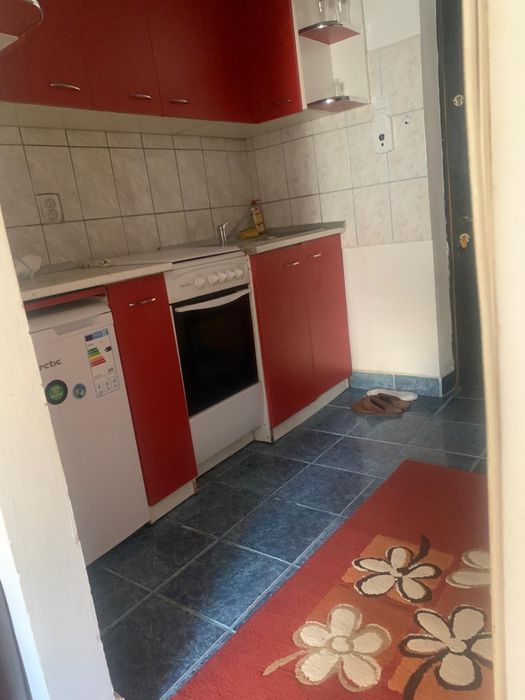 Închiriez garsonieră zona Dacia în spate la magazinul Profi