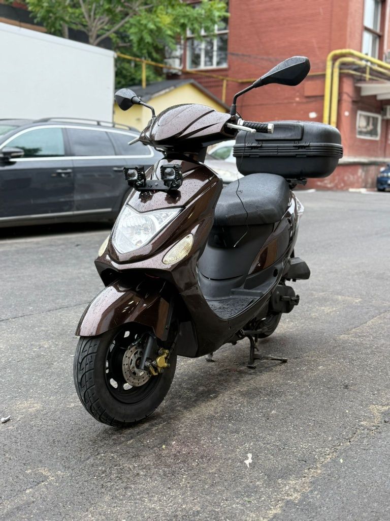 Vând scuter fara permis.