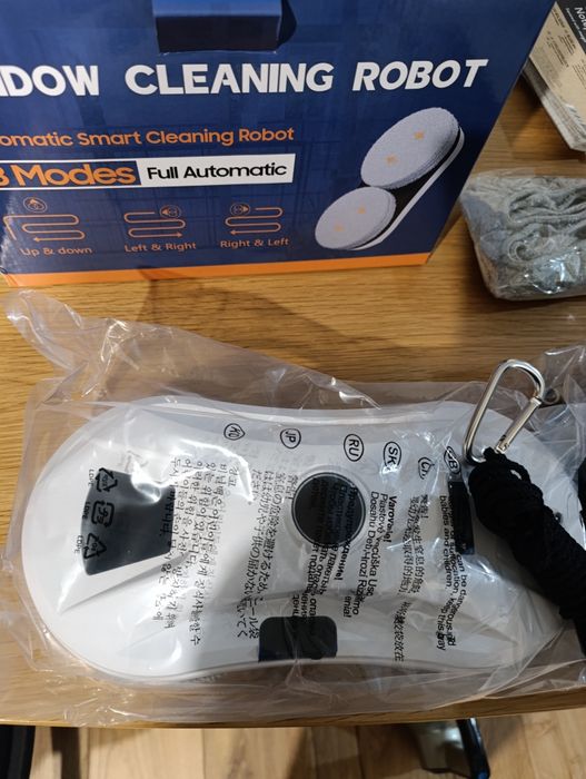 Robot spălat geamuri