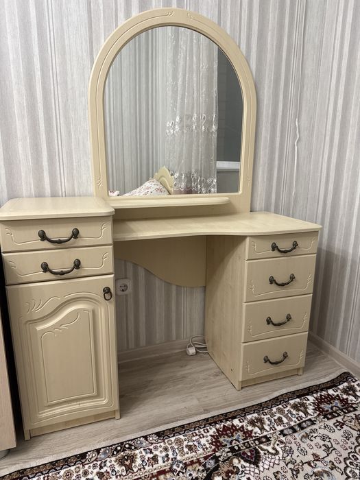 Спальный гарнитур: кровать, шкаф, комод